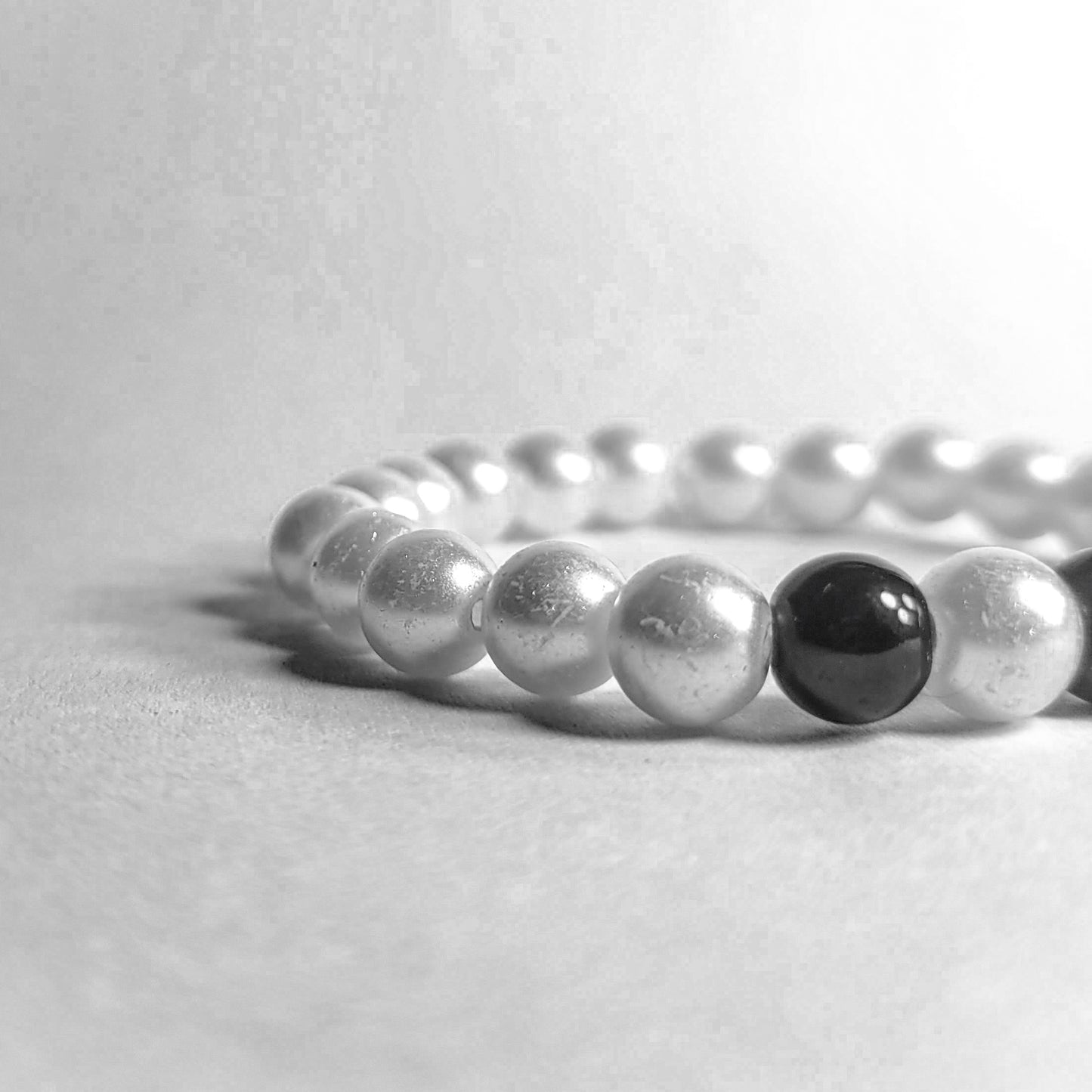 White Pearl & Black Bead Bracelet